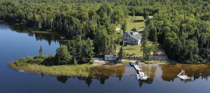 🏡 Welcome to our Private Oasis:  Spectacular 5-Bedroom Sandy Waterfront Home 🌞🏖️ - Image 1