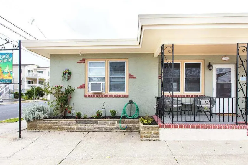 Darcy's Beach House: Beach, Boardwalk & Pet Friendly! - Image 1