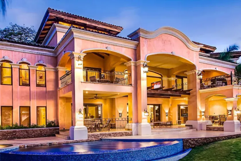 Extravagant beachfront mansion in Flamingo - second to none - Image 1