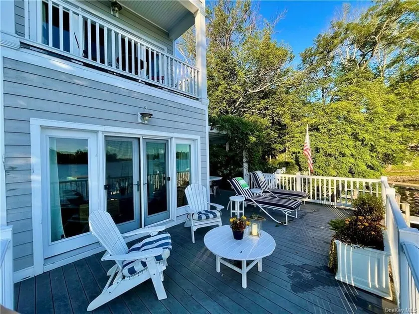 Romantic Waterfront Getaway with an optional MotorBoat - Image 1