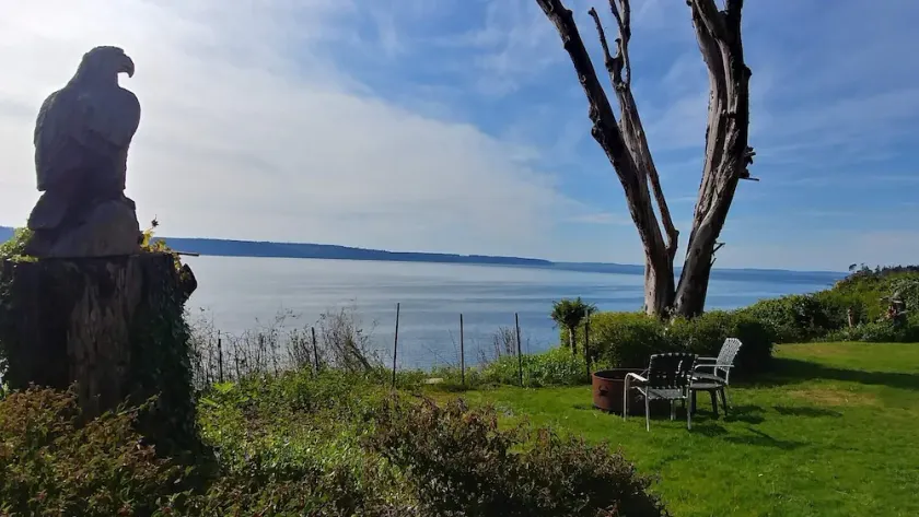 Highbank sunsets!  Pet friendly, huge yard, watch the eagles, whales and boats! - Image 1