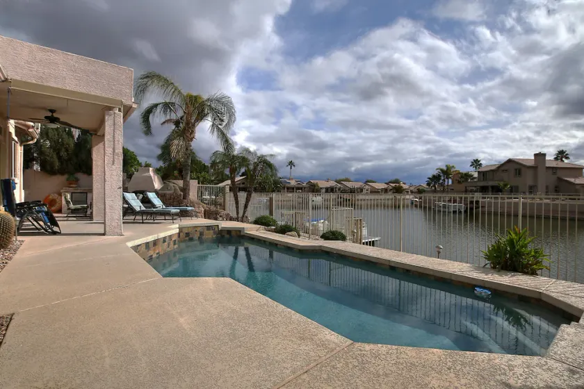 Lakefront Luxury Home mit einem Pontonboot, Pool, in der Nähe von Peoria Sports Complex - Image 1