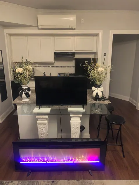 Cozy Downtown studio with free bike rentals and free parking - Image 1
