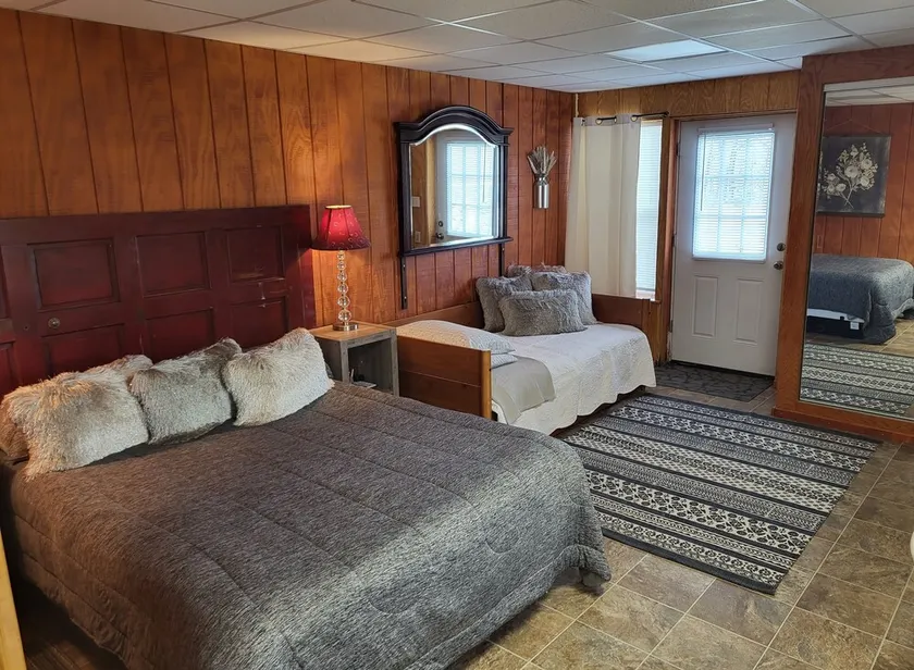 Relax & unwind surrounded by nature @ Lacey Michele's Castle!   -Pet Friendly! - Image 1