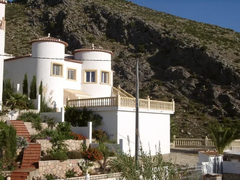 Poolvilla 4-8 personer. Internet gratis, hundar tillåtna, fri utsikt över havet - Image 1