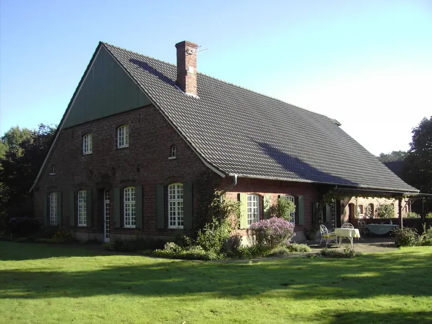 idyllischer alter Bauernhof am Weiher mit grossem Garten und Loggia - Image 1