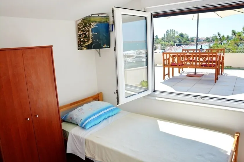 2-Zimmer-Ferienwohnung am Strand Vrsi - Mulo, Zadar (A-12519-b) - Image 1