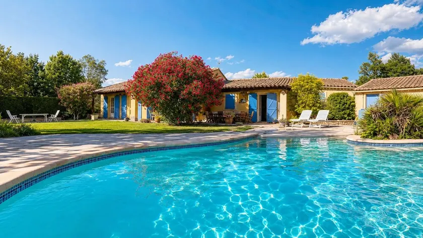 Familienferienvilla mit Pool, großem Grundstück und Blick auf den Mont Ventoux - Image 1