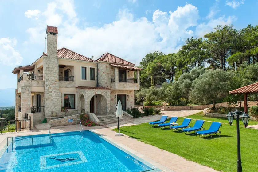 Deluxe Stone-made villa with Private pool - Image 1