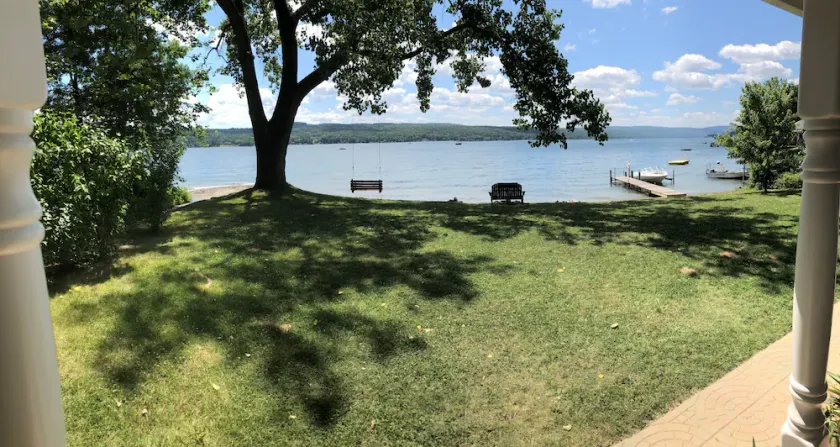 Året rundt søen ved søen ved Keuka Lake - Image 1