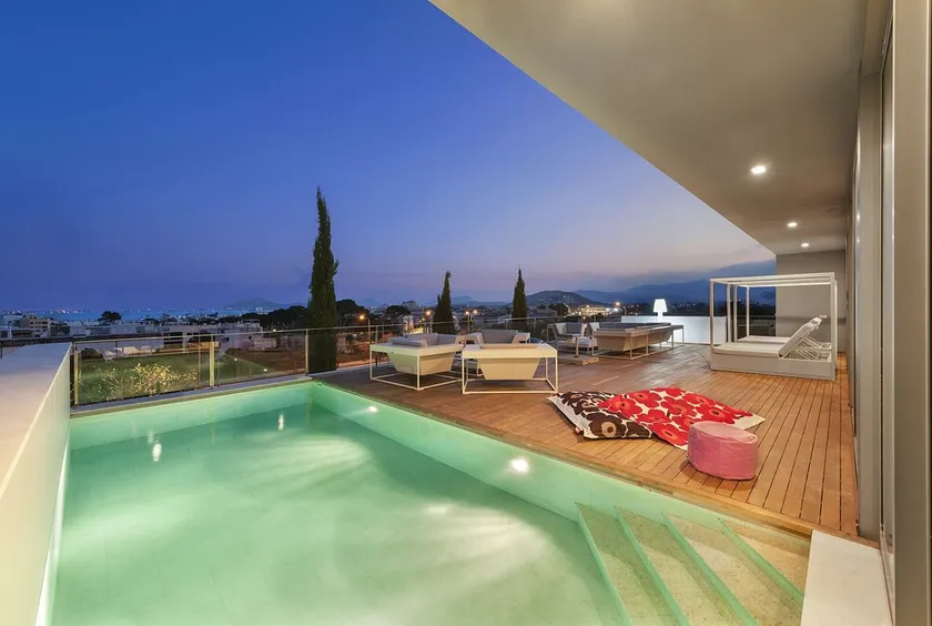 Luxury Villa Phoenix - Image 1