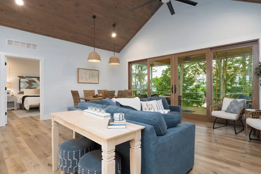 Blue Cat Lakehouse | Lakefront + Firepit - Image 1