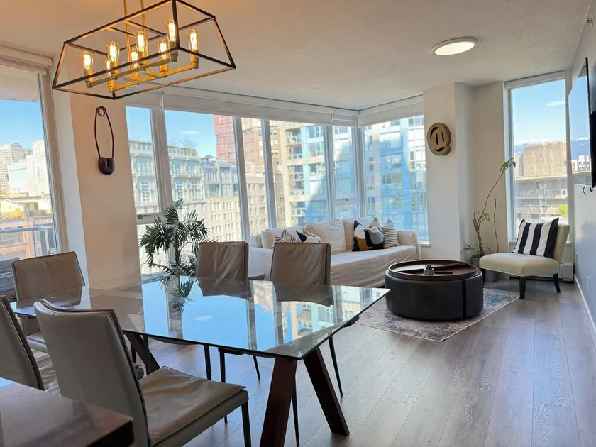 Recently Renovated 10m Walk BC PLACE  2.5bdrm Condo w Parking, Pool, Sauna + A/C - Image 1