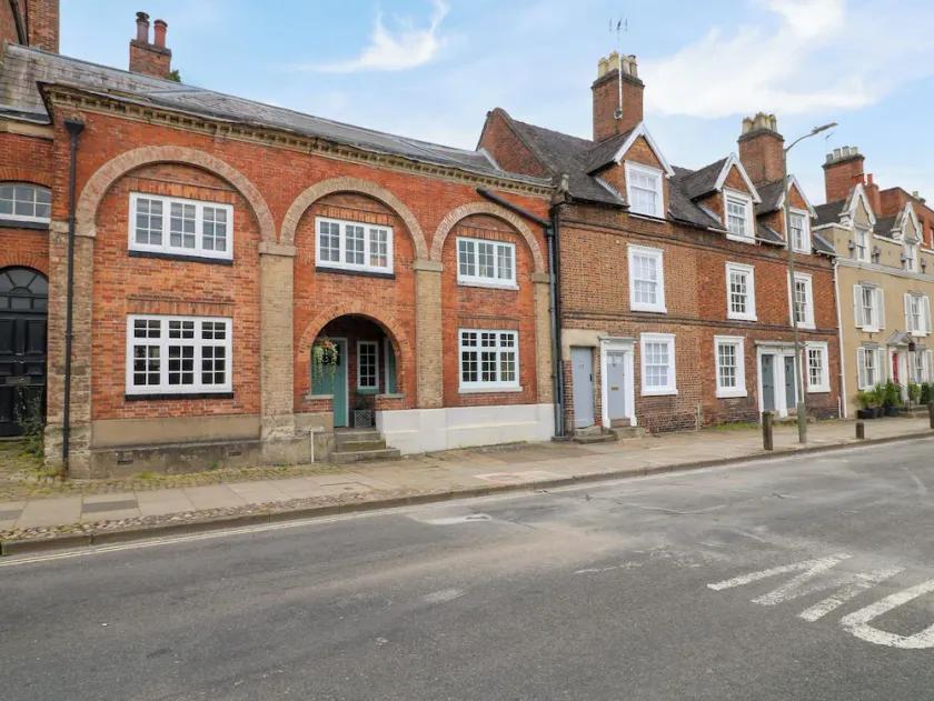 Maison Liberty, ASHBOURNE - Image 1