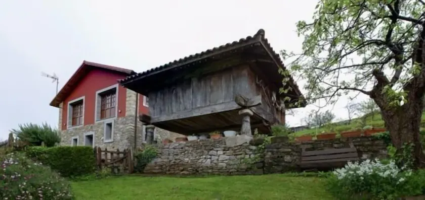 Casa La Cuesta full rural accommodation in Oviedo for 6 guests - Image 1