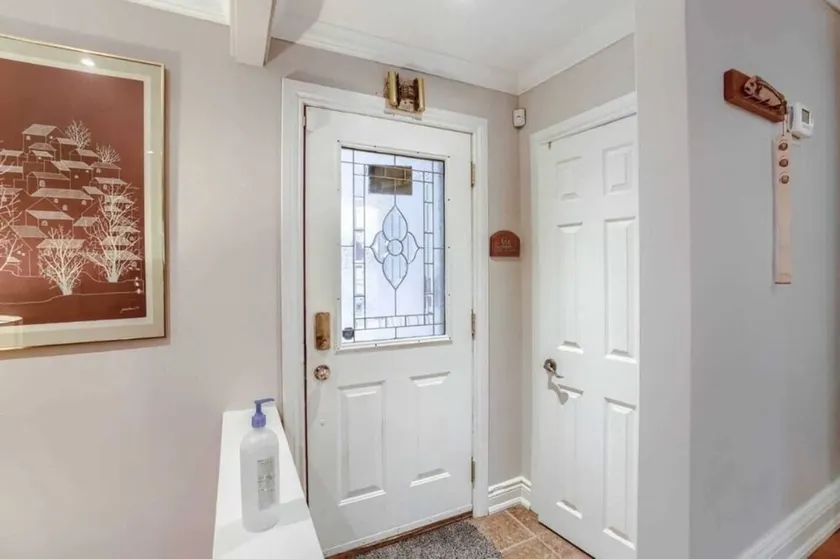 3 Bedrooms upstairs (Whole house without basement) - Image 1