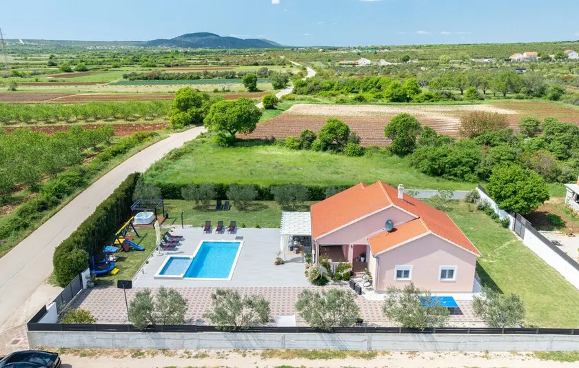 Beautiful villa Maris with pool - Image 1