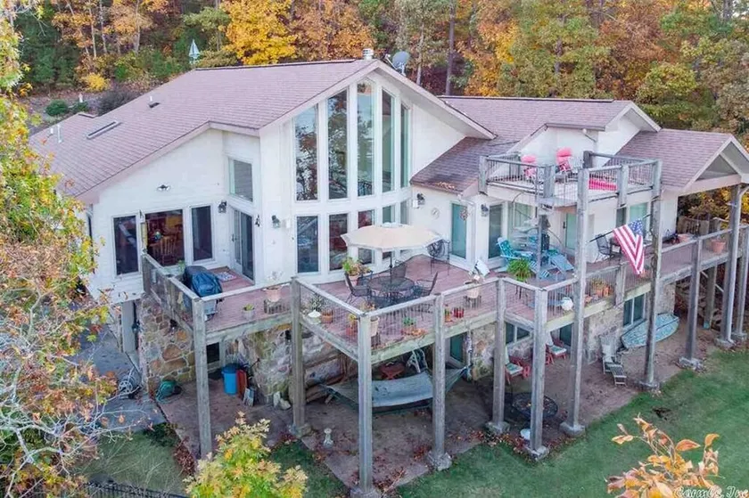 Great Lake Front House with Outstanding Views and Private Beach Area - Image 1