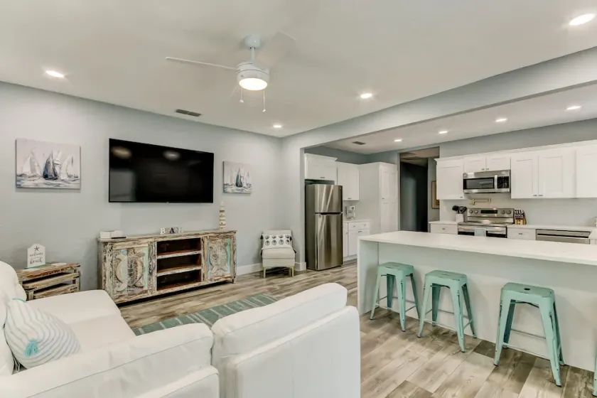 Remodeled home walking distance to Canal St. - Image 1