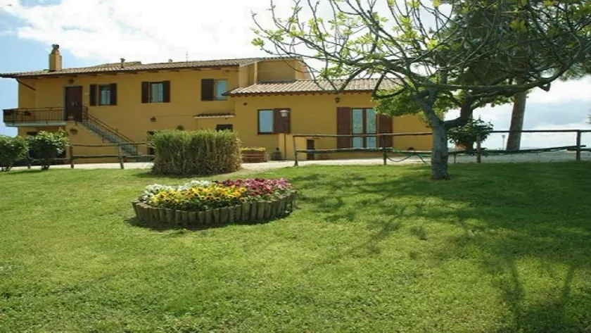 IL PINO: apartment within farmhouse just 15 minutes far from Assisi. - Image 1