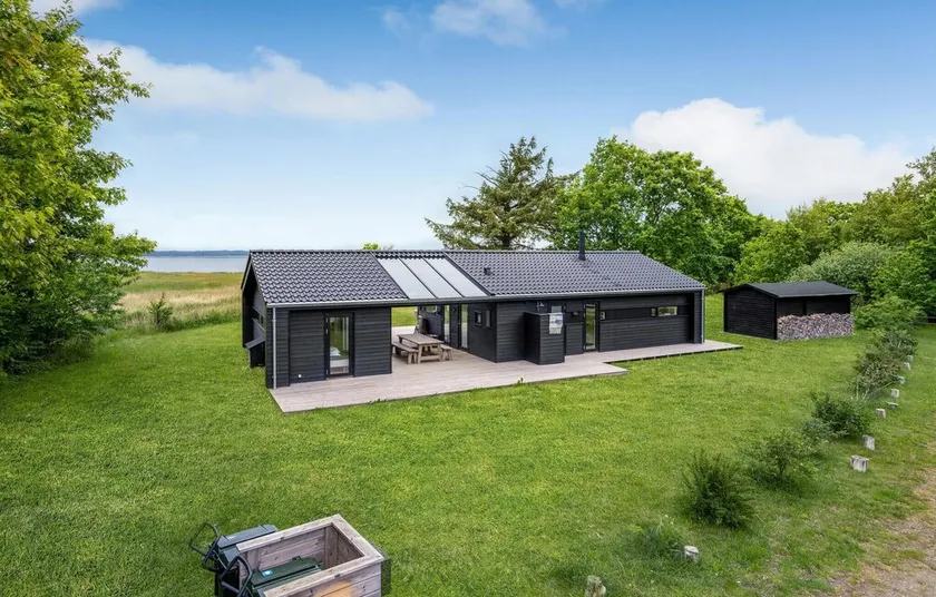 4 bedroom cozy home in Juelsminde - Image 1