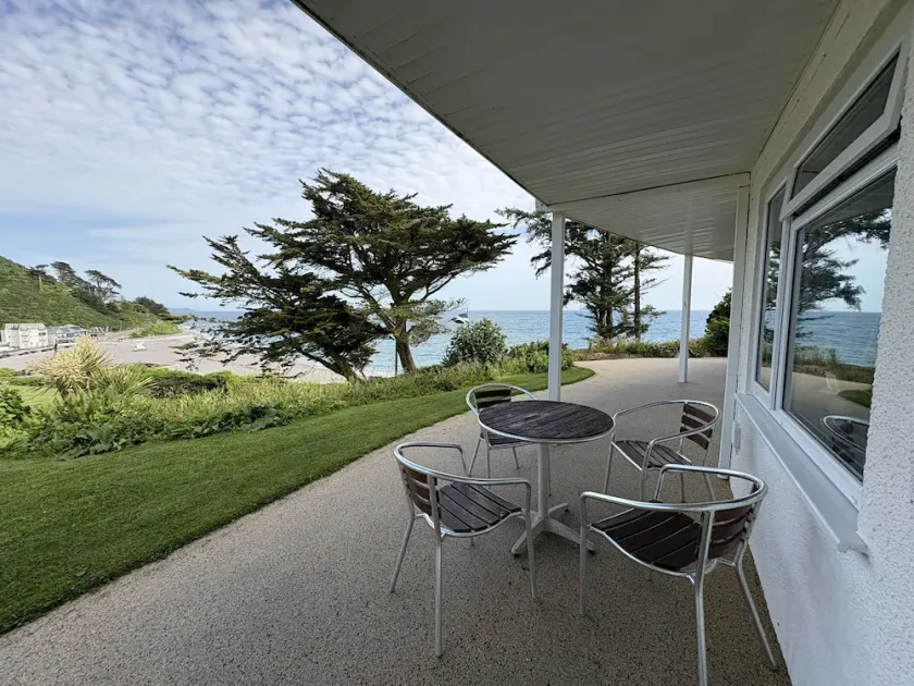 High Spec 2 Bedroom Apartment with Amazing Sea Views - Image 1