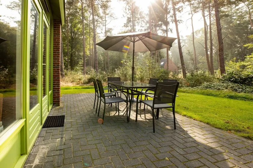 Charming bungalow for 6 people in a beautiful location, surrounded by the forests of Drenthe. - Image 1