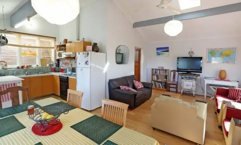 Alga Beach House Perth Scarborough Beach - Image 1