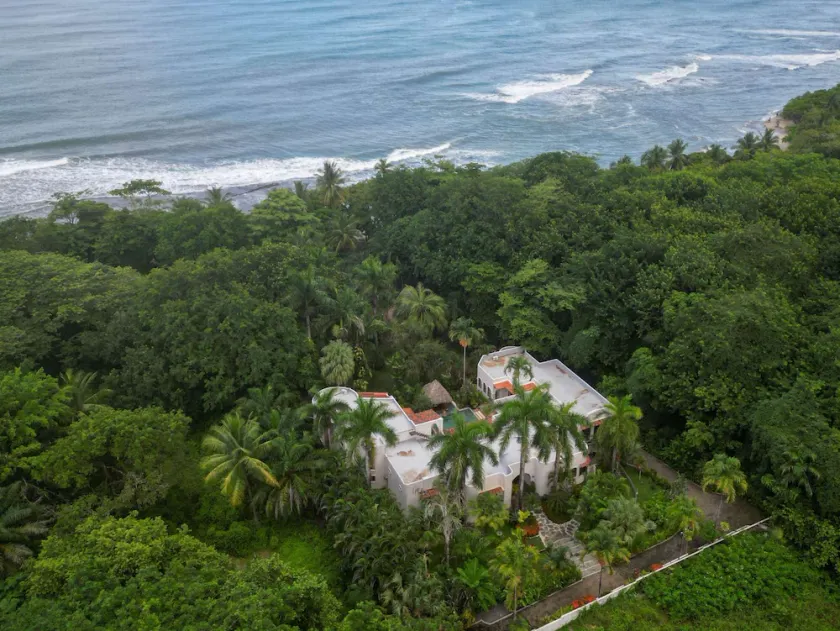 OCEANA ~ Beachfront luxury Villa ~ 4 Bedrooms ~ Vacation at the beach ! - Image 1