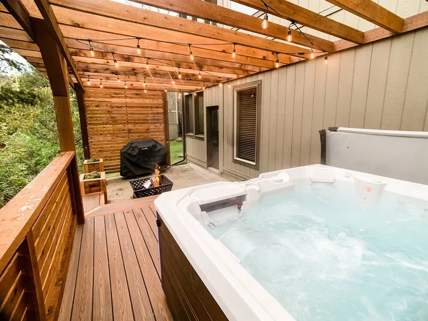 Grande maison avec beaucoup d'espace pour votre grand groupe. 1/4 mile de Table Rock Lake - Image 1