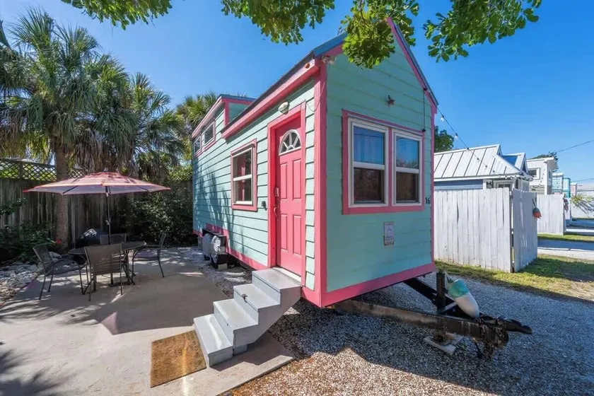 Tiny House Flamingo - free WiFi - Image 1