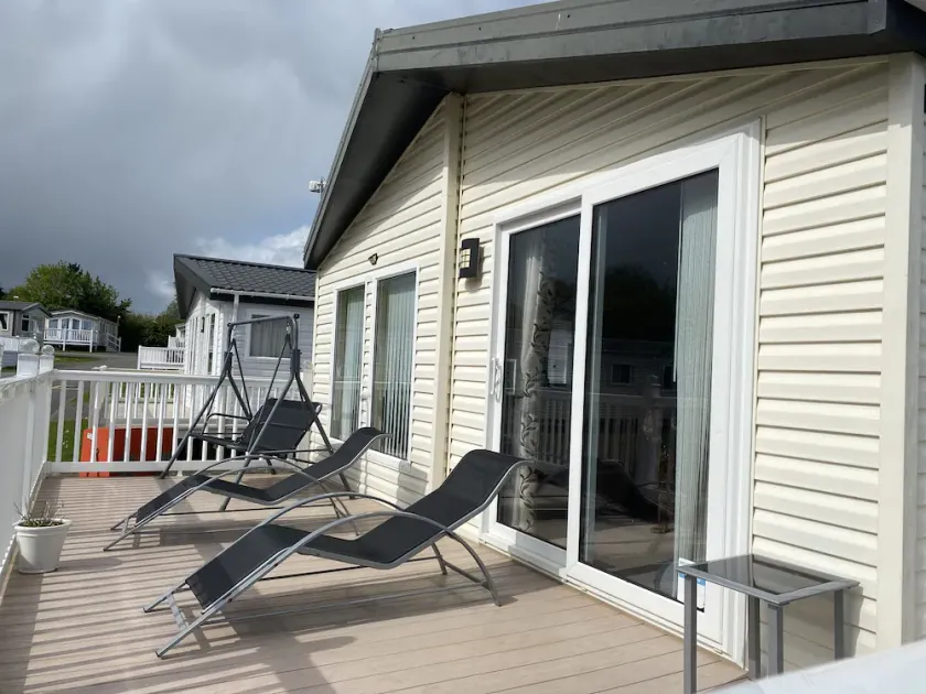 Luxury Air Conditioned holiday Lodge . sleeps 5  Burgh Castle  Great Yarmouth - Image 1