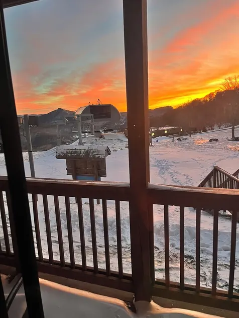  Always In Season Ski In/Out Cozy getaway just steps away from Omas Meadow - Image 1
