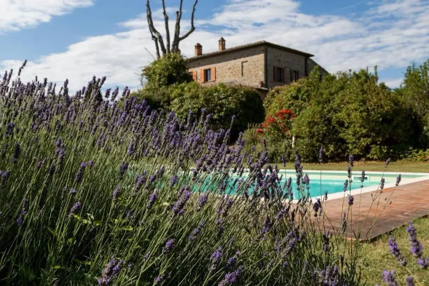 Villa con Piscina Privata Immersa Nella Campagna Toscana - Image 1