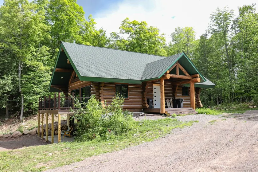 Vollholzhaus nahe Golfplatz & UTV/Schneemobilstrecken - Image 1