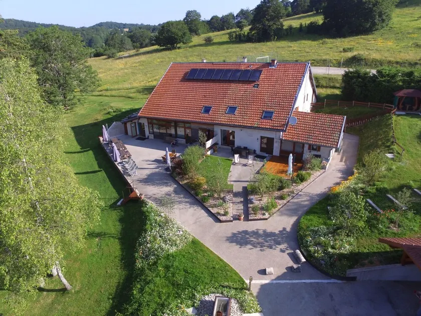 Family gite in the Jura Mountains for 17 to 27 people - Image 1