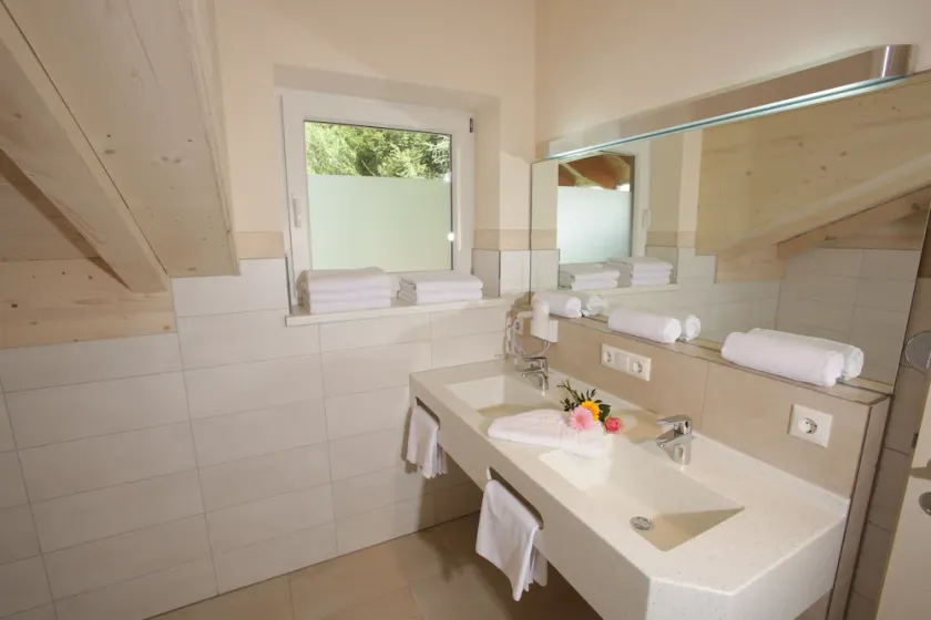 Panoramawohnung am Campingplatz bis 5 Personen, 90 qm im 1. OG mit 3 Schlafzimmer, Balkon mit Blick Richtung See - Image 1