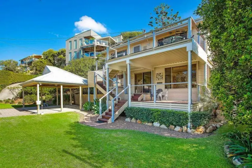Beachside House @ North Avoca - Image 1