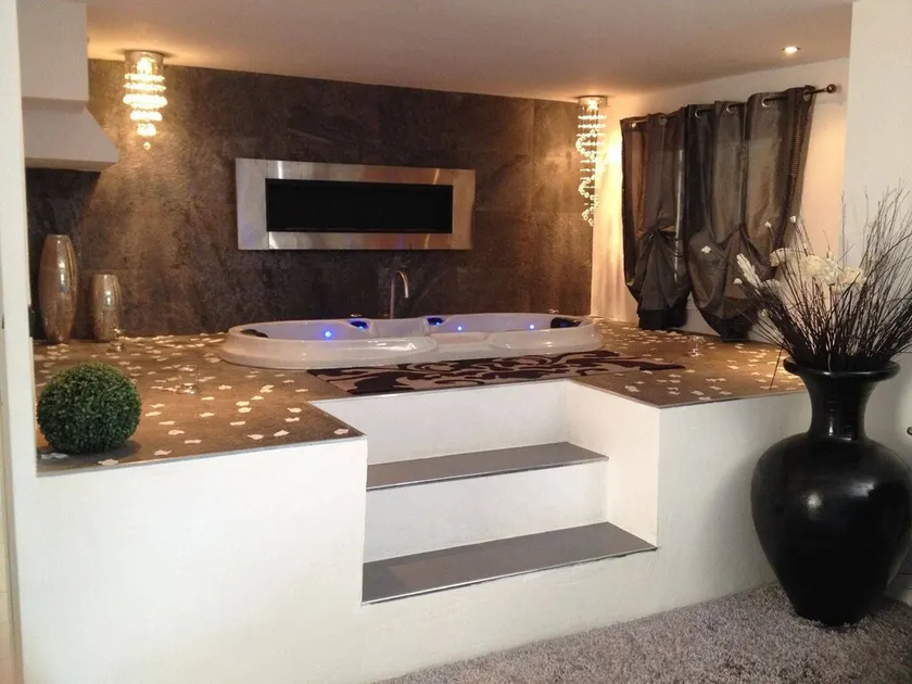 Suite 100m2, giardino 1000m2, piscina privata e vasca idromassaggio a 35 km da St Tropez - Image 1