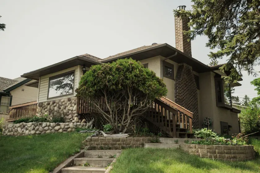 Lakeside Bungalow | Furnished Monthly Rental - Image 1