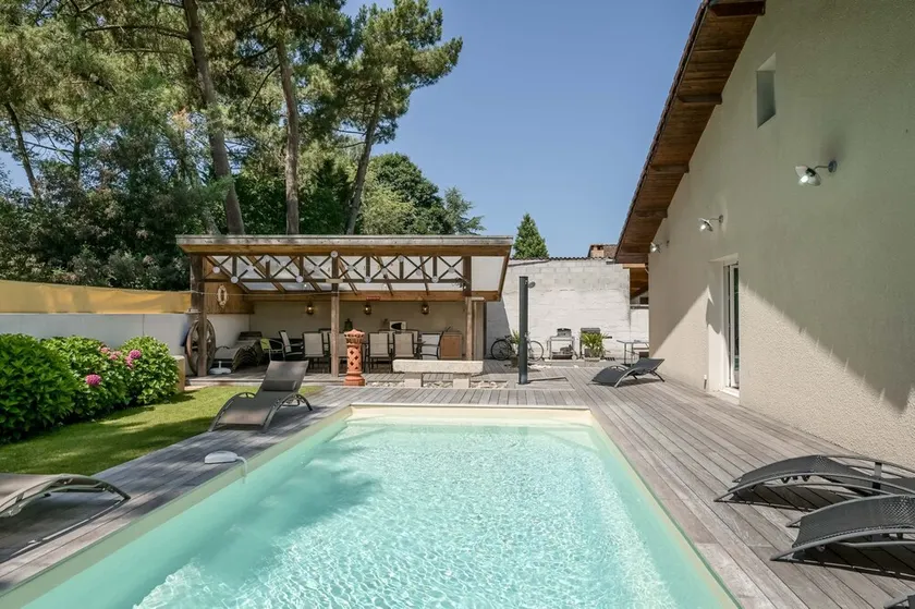 Vacation Villa \"Villa Teny La Teste Arcachon\" with Pool, Garden, and Terrace - Image 1