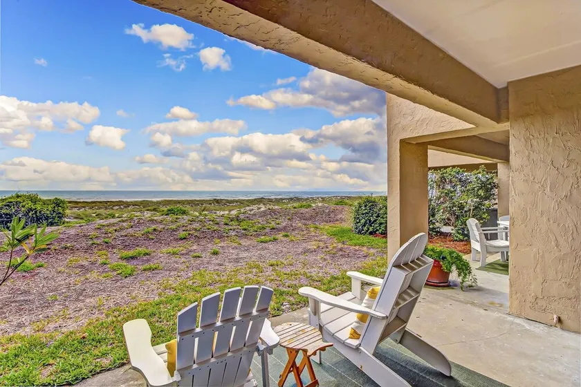 Beachfront condo with outdoor pool, patio & washer/dryer - dog-friendly - Image 1