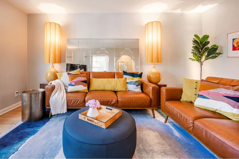 BEST LOCATION DOWNTOWN, DESIGNER FURNISHINGS - Image 1
