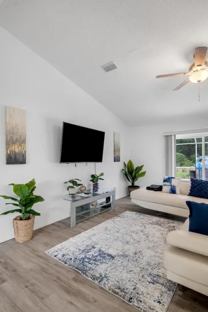 **EXCLUSIVE 3-bedroom w/heated private pool** - Image 1