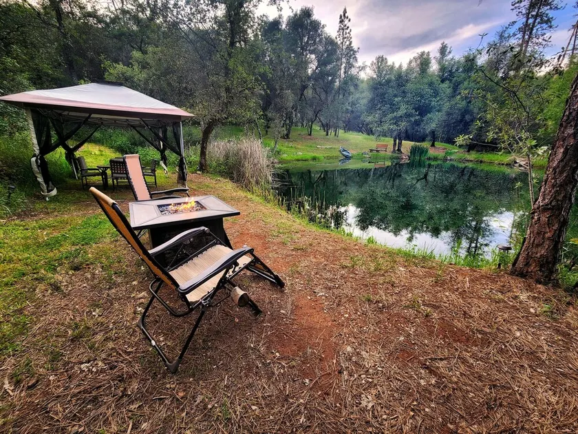 Private Pond Retreat - Canoe • Fire Pit • Stargazing - Image 1