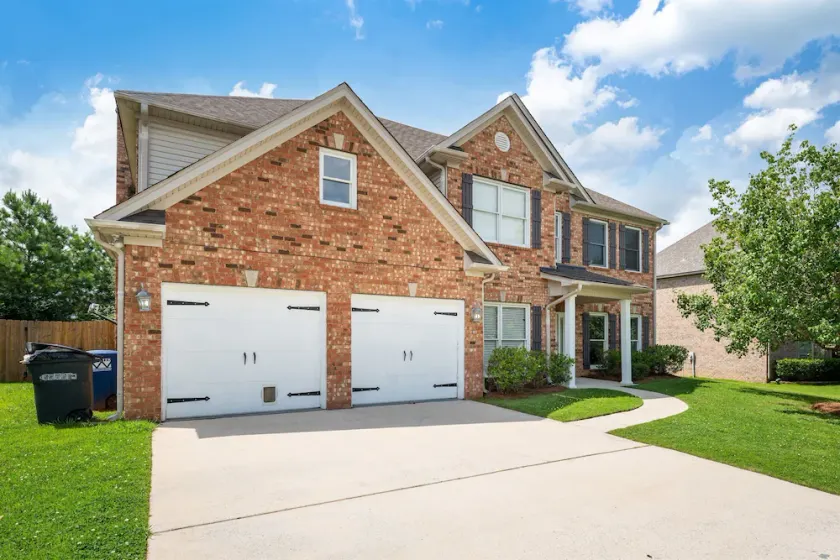 Cahaba Cabana - Spacious 4BR Home w/ Fenced Yard - Image 1