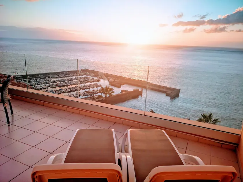 ROMANTIC RETREAT IN PRIME POSITION WITH STUNNING VIEWS TO CLIFFS, MARINA & SEA. - Image 1