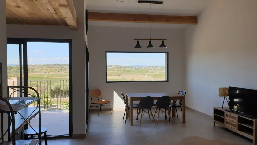3- House with panoramic view of vineyards - Image 1