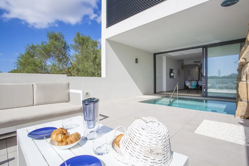 Villa avec jacuzzi, barbecue et terrasse | Adaptée au travail à distance - Image 1