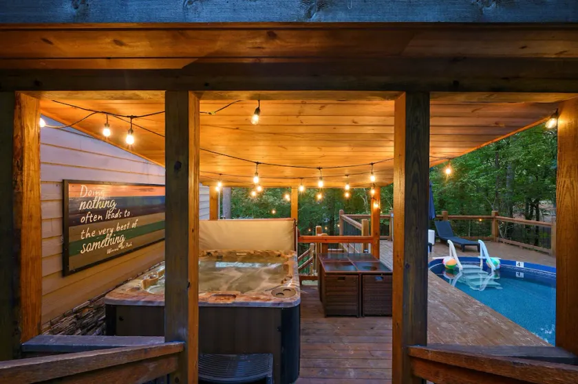 Charming & Chic Cabin w/brand new sauna & pool*(heating optional) , Hot Tub - Image 1